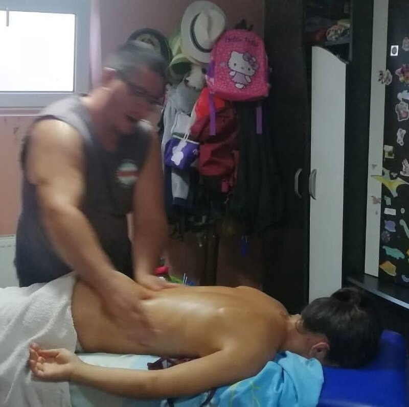 Masaj unisex la domiciliu ofera barbat matur cu experienta